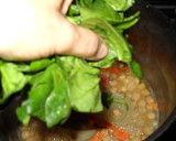 Foto del paso 3 de la receta: Potaje de garbanzos con espinacas y marisco
