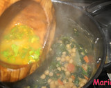 Foto del paso 4 de la receta: Potaje de garbanzos con espinacas y marisco