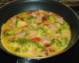 Foto del paso 2 de la receta: Tortilla de brócoli, pavo y chorizo