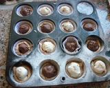 Foto del paso 3 de la receta: Muffins de chocolate rellenos con bombones