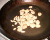 Foto del paso 1 de la receta: Niscalos con almendras y piñones al Cava