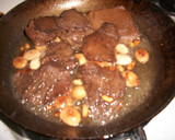 Foto del paso 2 de la receta: Niscalos con almendras y piñones al Cava