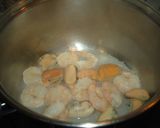 Foto del paso 1 de la receta: Langostinos y mejillones a la crema