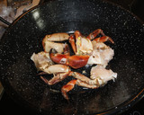 Foto del paso 1 de la receta: Poo pad pong kra-ree (Buey de mar salteado al curry amarillo)