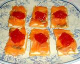 Foto del paso 2 de la receta: Canapés de salmón, mozzarella y mermelada de tomate