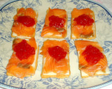 Foto del paso 2 de la receta: Canapés de salmón, mozzarella y mermelada de tomate