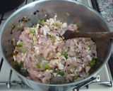 Foto del paso 2 de la receta: Zapallitos rellenos con pollo y paleta cocida