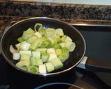 Foto del paso 1 de la receta: Crema de puerros y espinacas