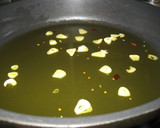 Foto del paso 1 de la receta: Cocochas de merluza con gulas en salsa verde