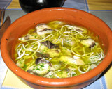 Foto del paso 4 de la receta: Cocochas de merluza con gulas en salsa verde