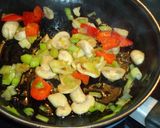 Foto del paso 2 de la receta: Acelgas y champiñones salteados con alubias