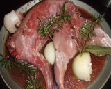 Foto del paso 2 de la receta: Conejo de monte asado con salsa de vino