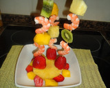 Foto del paso 3 de la receta: Brochetas de langostinos y frutas