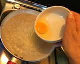 Foto del paso 5 de la receta: Tostada de salmón ahumado con huevo poché