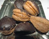 Foto del paso 8 de la receta: Alfajorcitos de maicena y chocolate
