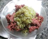 Foto del paso 3 de la receta: Cañoncitos de picada rellenos de chistorra y queso.
