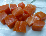Foto del paso 1 de la receta: Ensalada de salmón con salsa cesar 