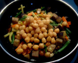 Foto del paso 3 de la receta: Salteado de verduras con garbanzos