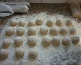 Foto del paso 6 de la receta: Salchichas envueltas en masa de pan