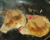 Foto del paso 1 de la receta: Chuletas de cerdo doradas con jerez