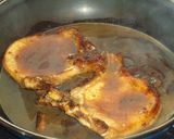 Foto del paso 2 de la receta: Chuletas de cerdo doradas con jerez