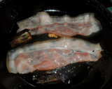 Foto del paso 4 de la receta: Arroz frito con rollitos de dátiles y bacon