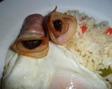 Foto del paso 5 de la receta: Arroz frito con rollitos de dátiles y bacon
