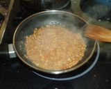 Foto del paso 3 de la receta: Acelgas salteadas con ajos tiernos y lentejas