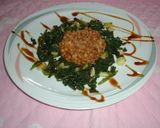 Foto del paso 4 de la receta: Acelgas salteadas con ajos tiernos y lentejas