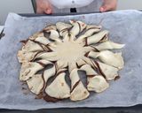 Foto del paso 3 de la receta: Flor de hojaldre de Nocilla