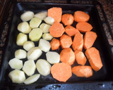Foto del paso 2 de la receta: Pollo al caramelo y batatas al horno