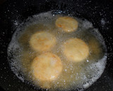 Foto del paso 2 de la receta: Medallones de merluza rebozados en almendras con setas enmeladas