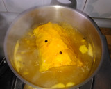 Foto del paso 2 de la receta: Lomo de cerdo al vino con crema de atún