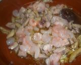 Foto del paso 4 de la receta: Salteado de setas, con atún rojo y gambas