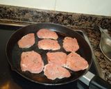 Foto del paso 1 de la receta: Solomillo con plátanos envueltos y crema a la pimienta
