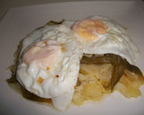 Foto del paso 4 de la receta: Huevos estrellados con asadillo de pimientos verdes