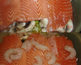 Foto del paso 2 de la receta: Papillote de salmón con langostinos