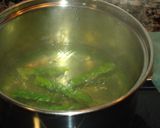 Foto del paso 2 de la receta: Sopa de espárragos con aceite de vainilla