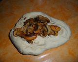 Foto del paso 5 de la receta: Pizza con champiñones