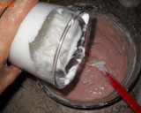 Foto del paso 3 de la receta: Bizcocho de fresas y queso fresco