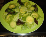 Foto del paso 2 de la receta: Ensalada con aguacate y mozzarella fresca