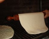 Foto del paso 10 de la receta: Pizza a la parrilla con pollo y champiñones