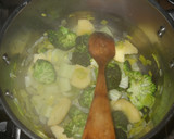 Foto del paso 2 de la receta: Crema de brócoli especiada