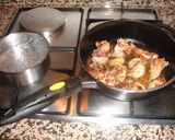 Foto del paso 1 de la receta: Conejo con tomate y robellones
