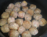 Foto del paso 2 de la receta: Albóndigas al vino con papas a la española