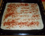 Foto del paso 10 de la receta: Pizza casera con sardinas y cebolla caramelizada