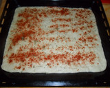 Foto del paso 10 de la receta: Pizza casera con sardinas y cebolla caramelizada