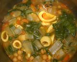 Foto del paso 5 de la receta: Garbanzos con acelgas y calamar
