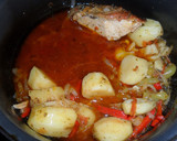 Foto del paso 3 de la receta: Pollo entero a la cacerola con papas y verduras