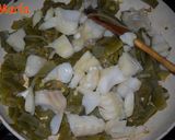 Foto del paso 2 de la receta: Tortilla de bacalao con judías verdes y pimientos rojos